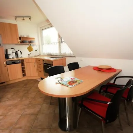 Stilvolle Ferienwohnung Mit Seeblick & Balkon In *