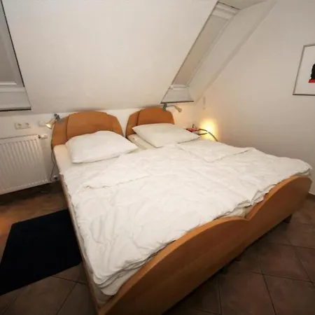 Stilvolle Ferienwohnung Mit Seeblick & Balkon In Апартаменты Рёбель