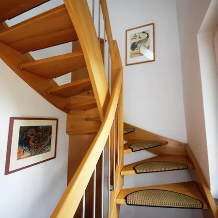 Stilvolle Ferienwohnung Mit Seeblick & Balkon In *